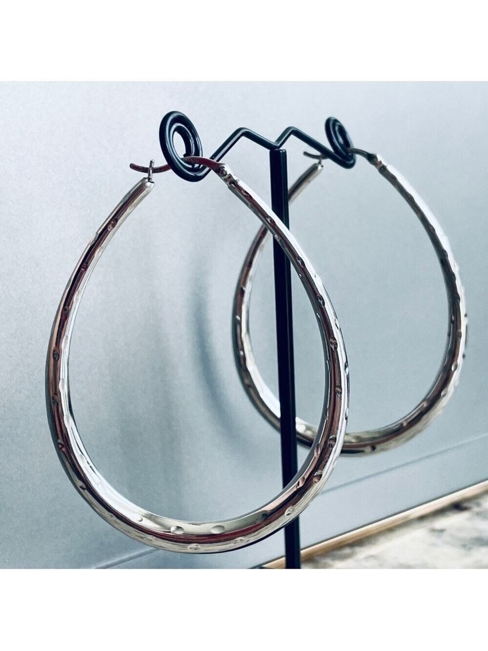 Annika Witt Textured Large Oval Hoop Hammered Sterling Silver Earrings A… - Picture 3 of 8